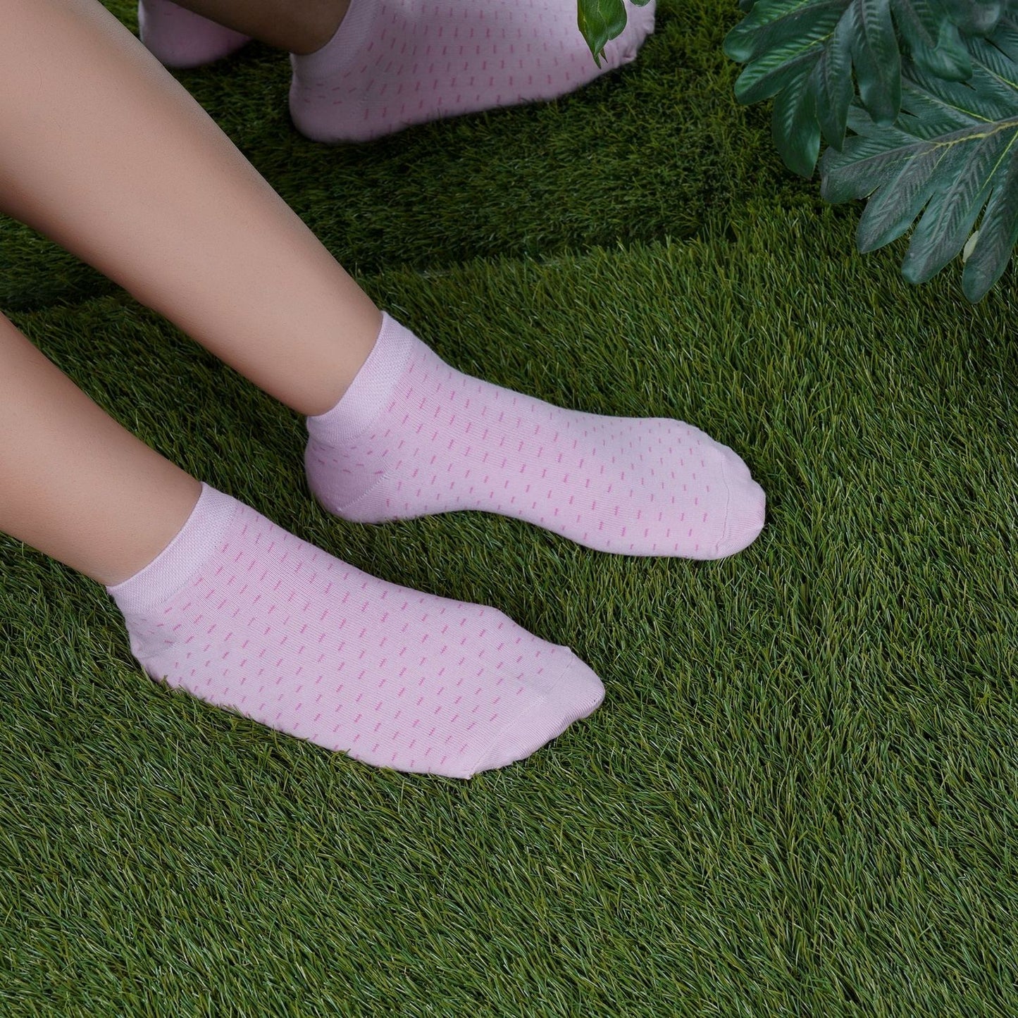 Low Ankle Dotted Pattern Socks (Pink)