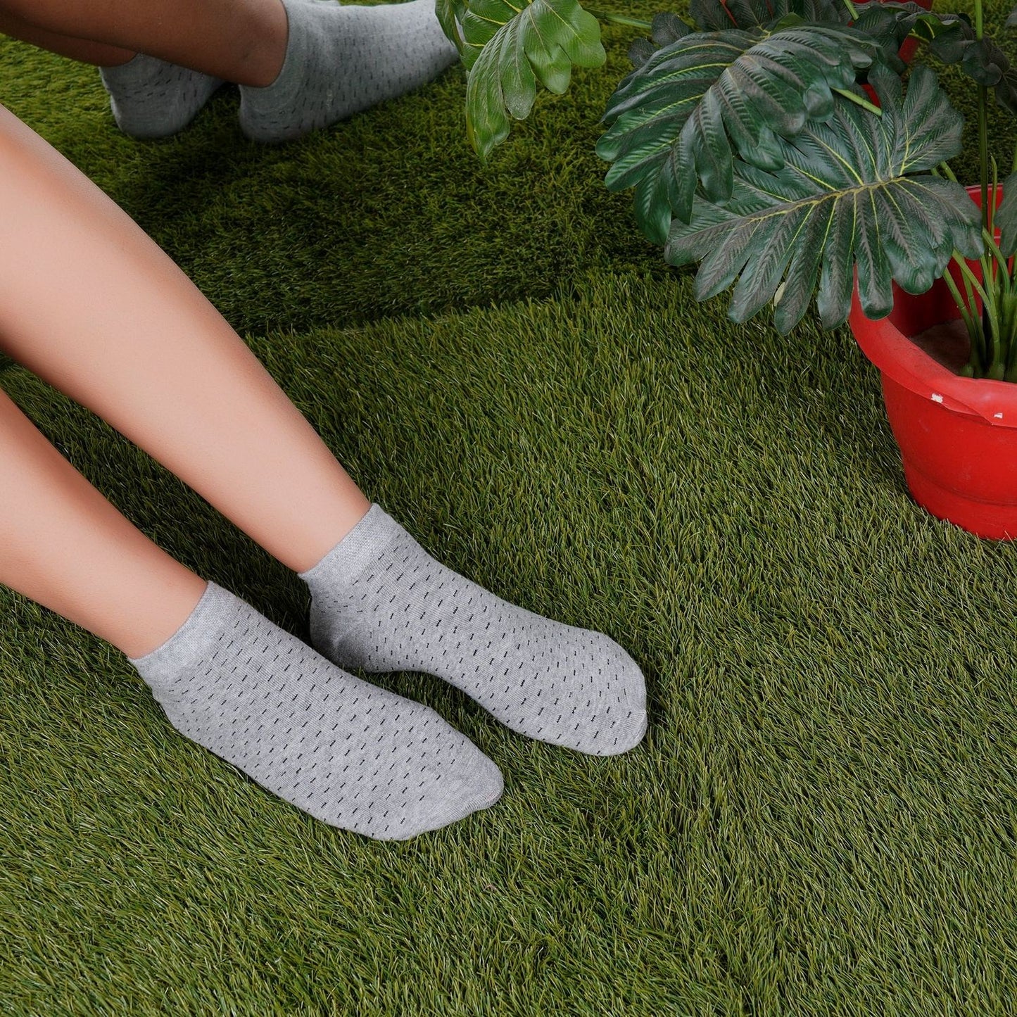 Low Ankle Dotted Pattern Socks (Grey)