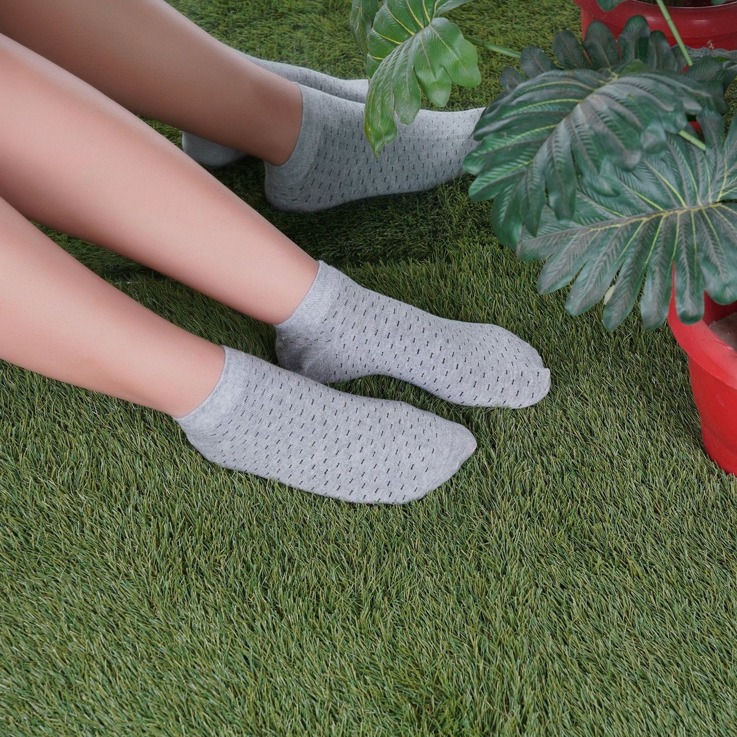 Low Ankle Dotted Pattern Socks (Grey)