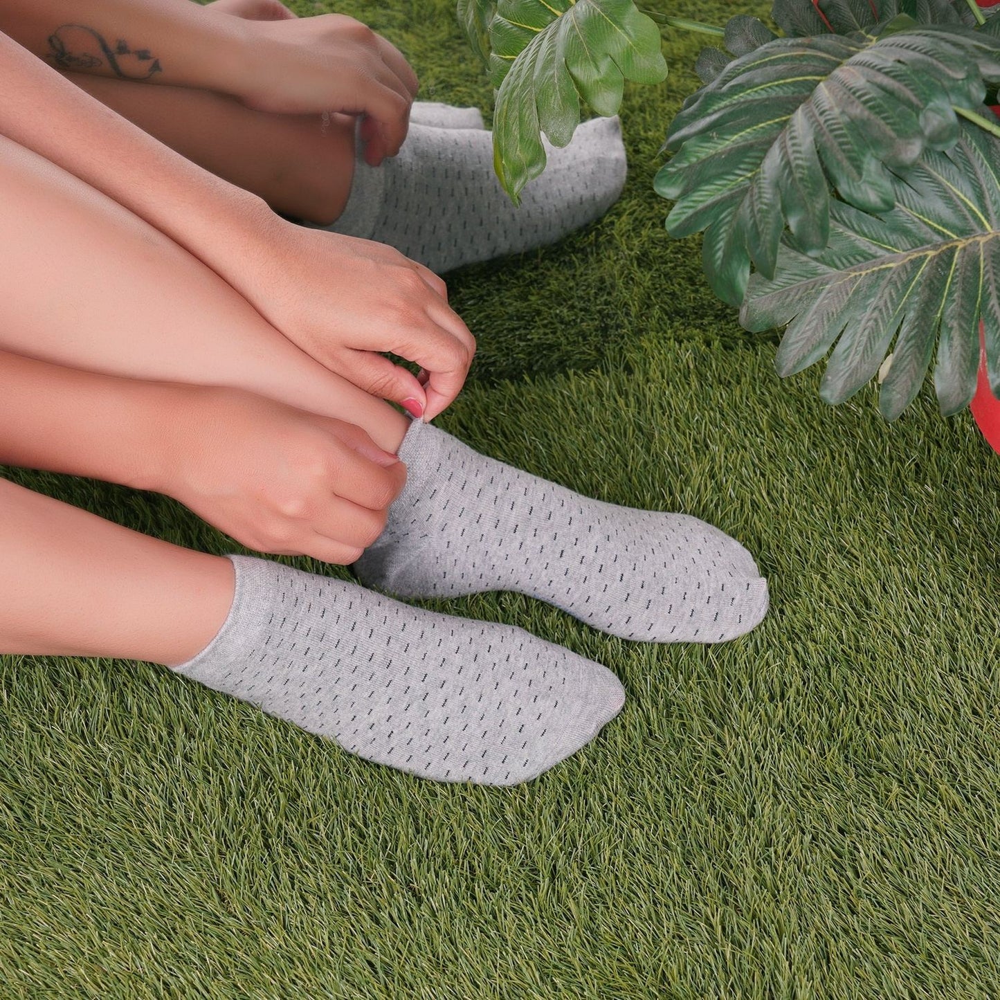 Dotted Sneaker Socks (Grey)