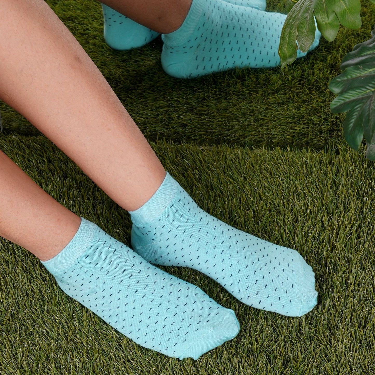 Low Ankle Dotted Pattern Socks (Light Blue)