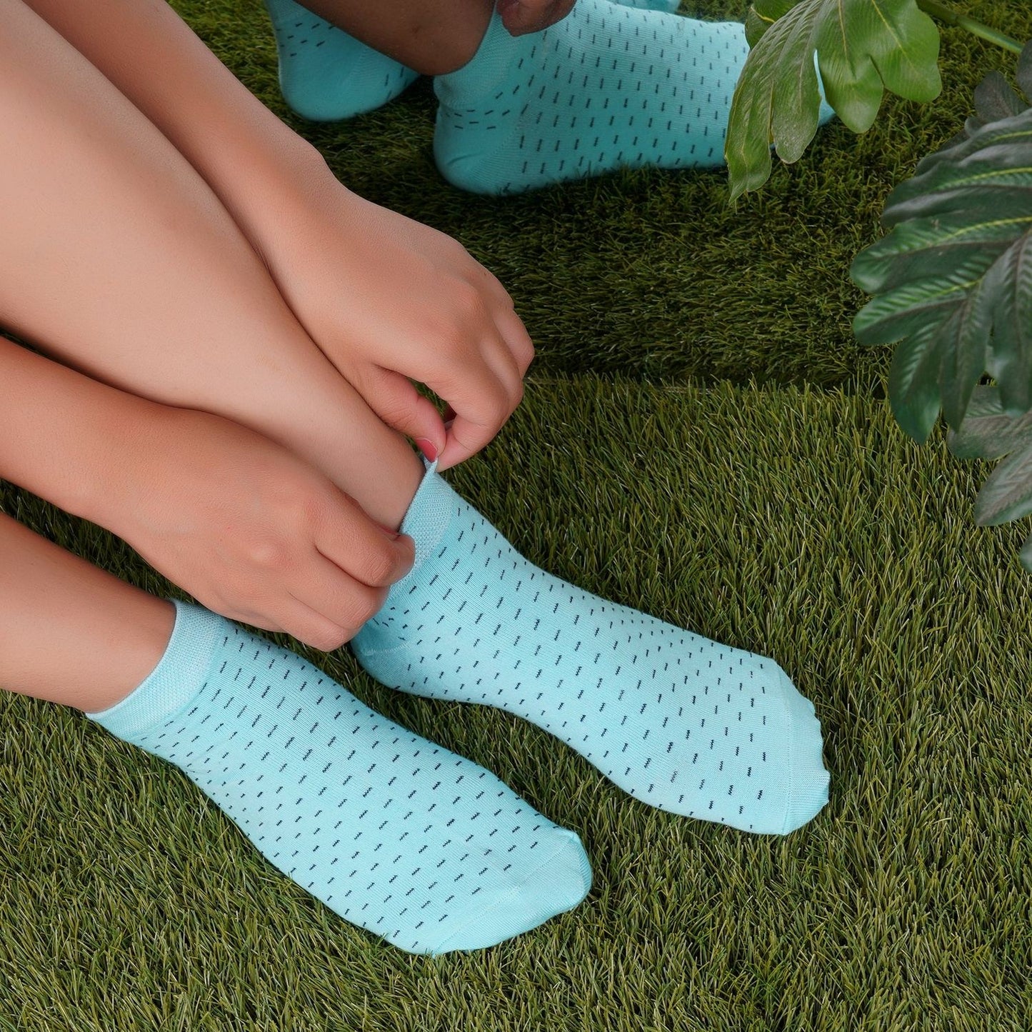 Low Ankle Dotted Pattern Socks (Light Blue)