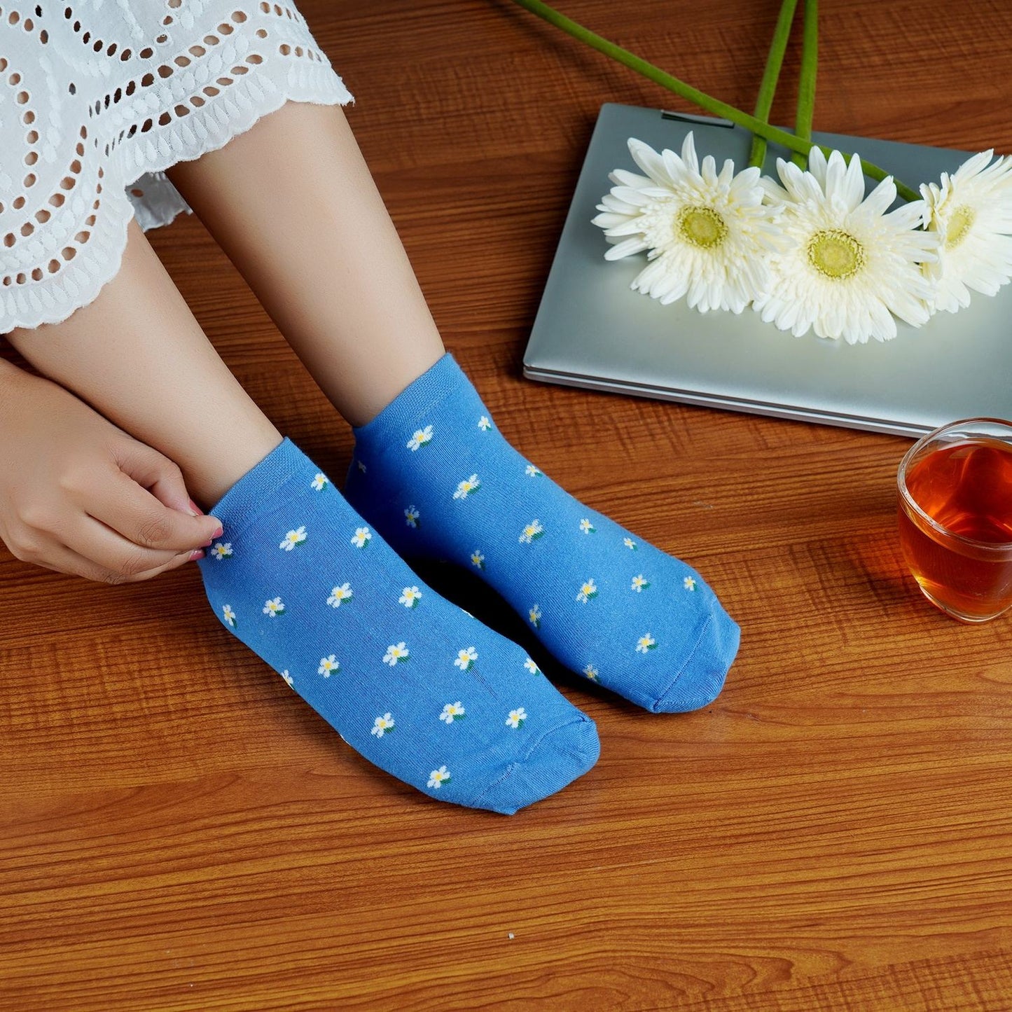 Low Ankle Flower Pattern Socks (Blue)