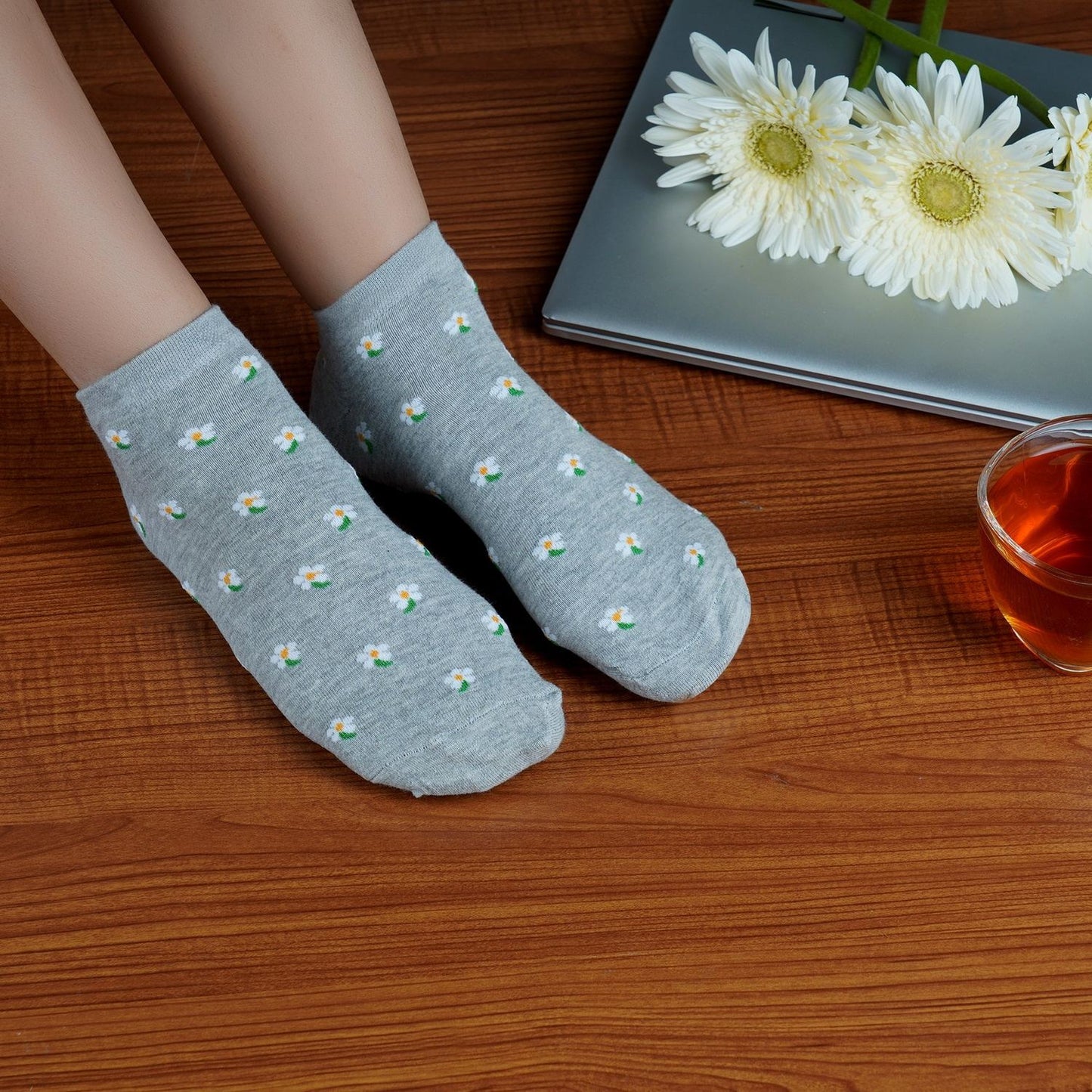 Flower Pattern Sneaker Socks (Grey)