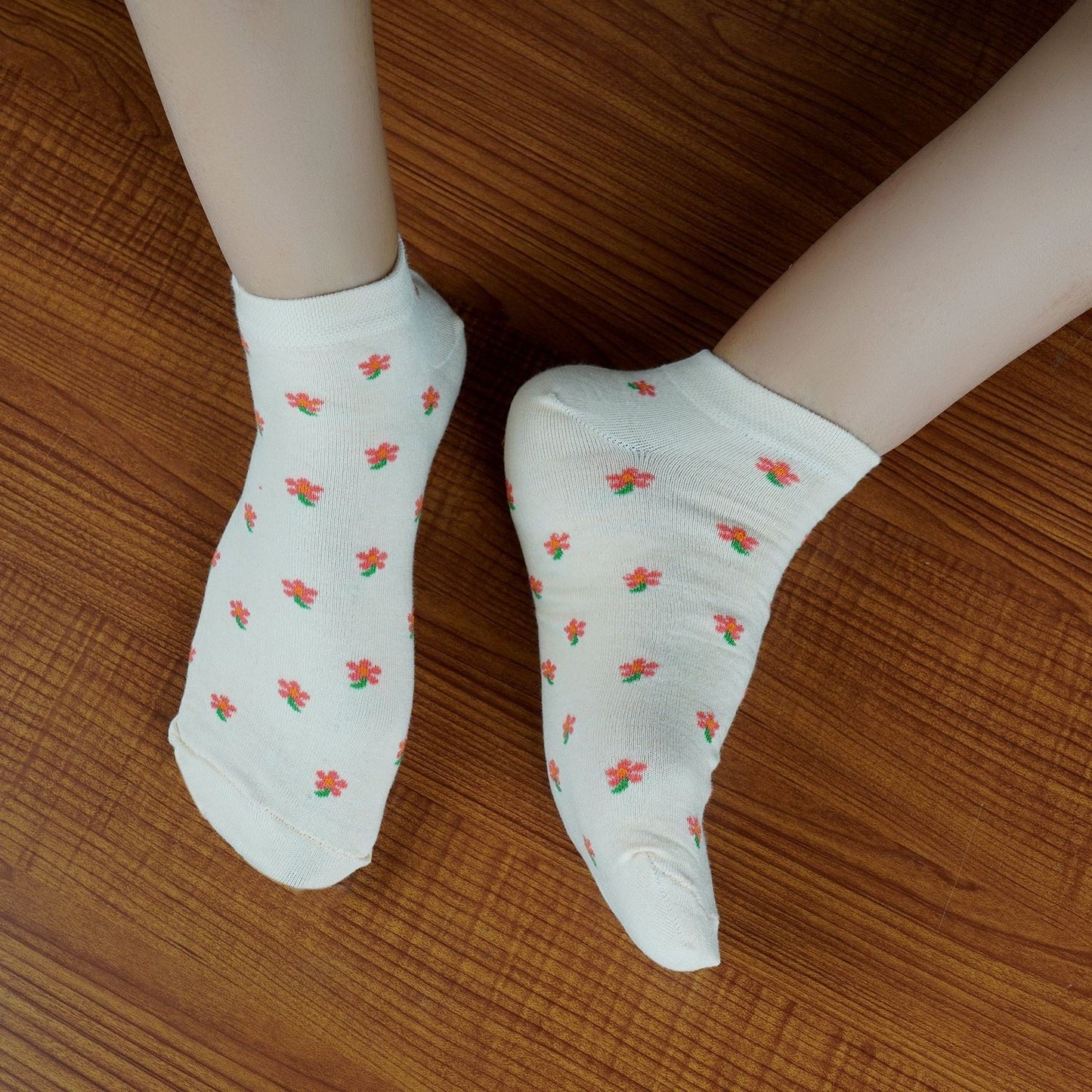 Low Ankle Flower Pattern Socks (White)