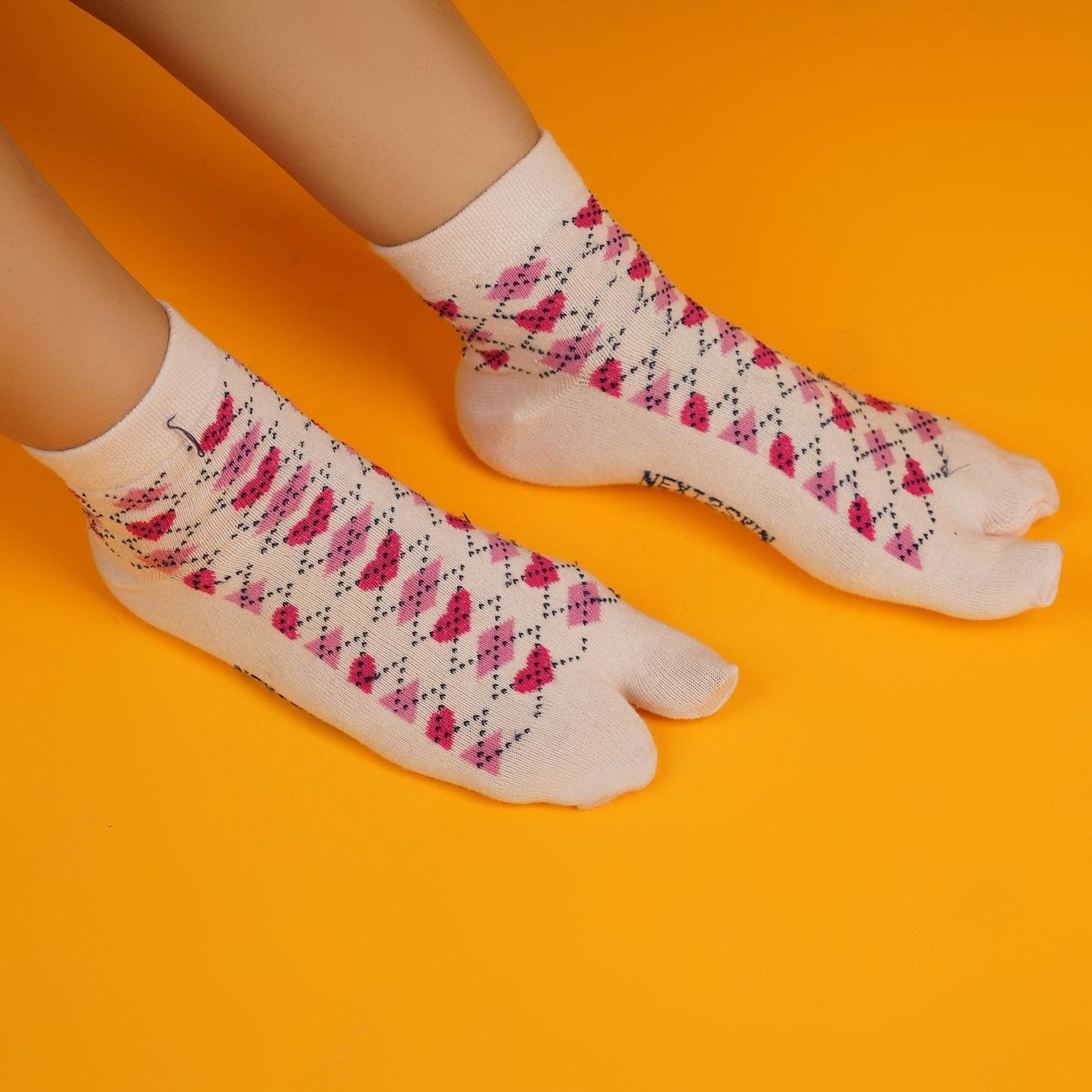 Argyle Ankle Thumb Socks (Pink)