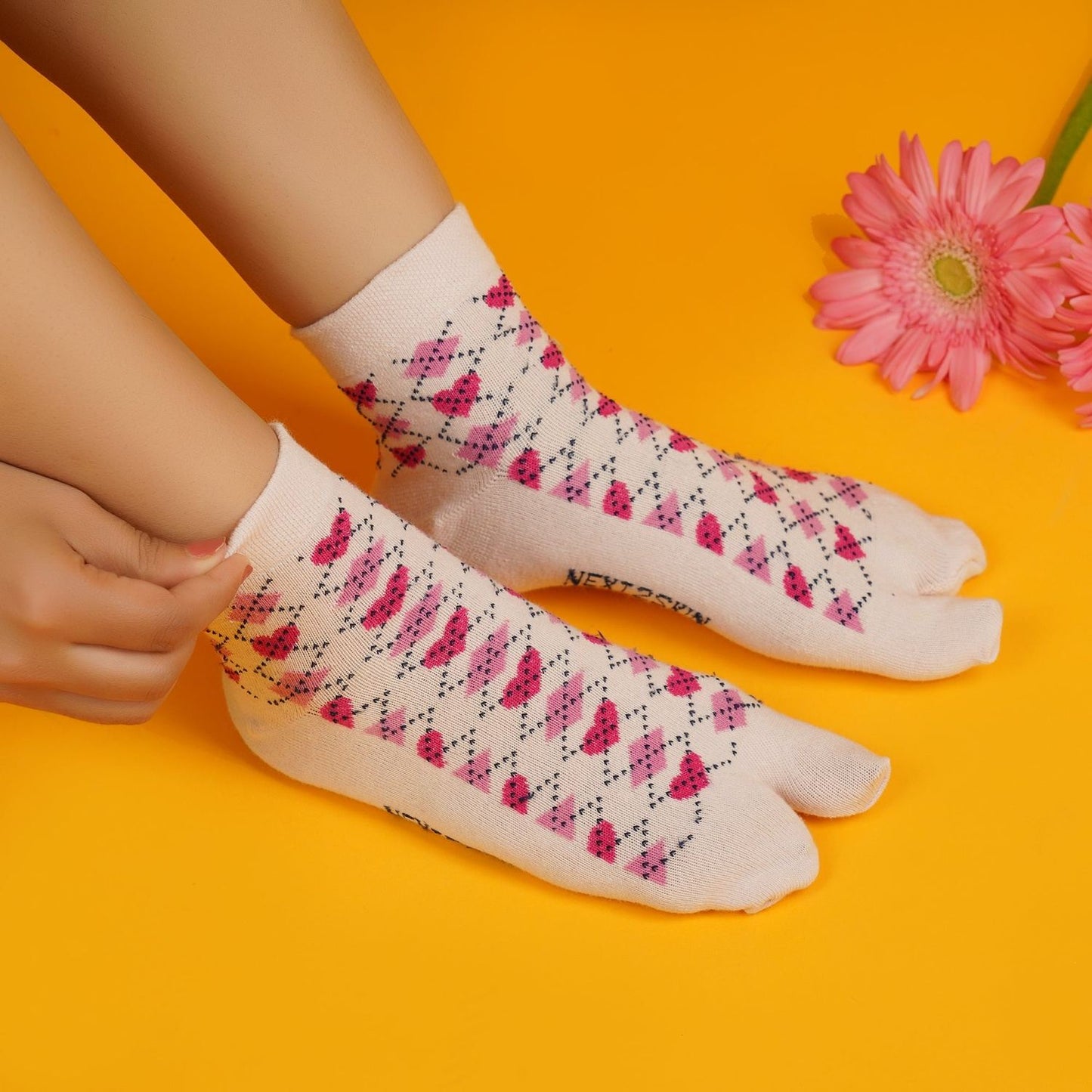 Argyle Ankle Thumb Socks (Pink)