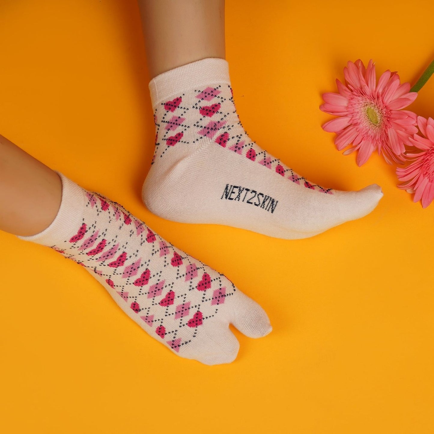 Argyle Ankle Thumb Socks (Pink)