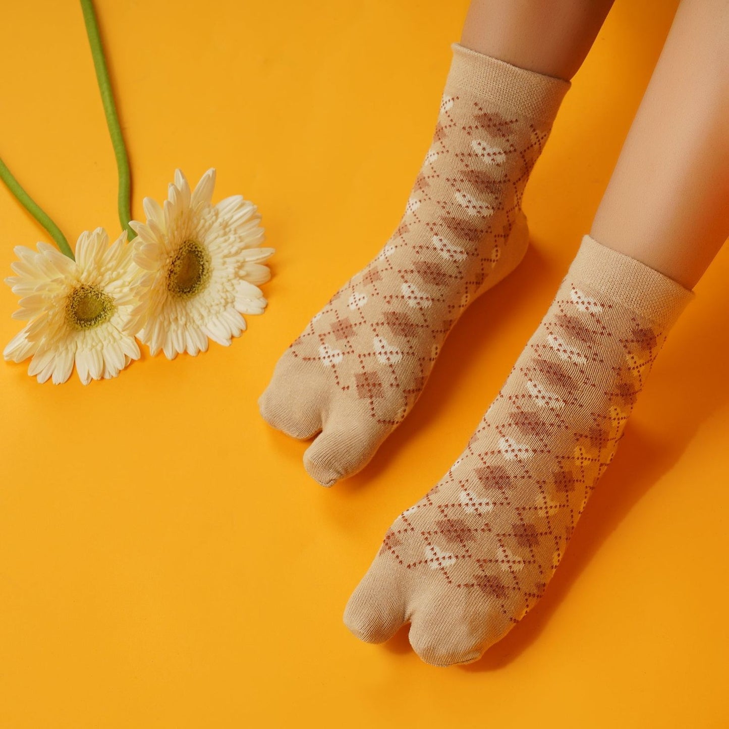 Ankle Thumb Argyle Socks (Skin)
