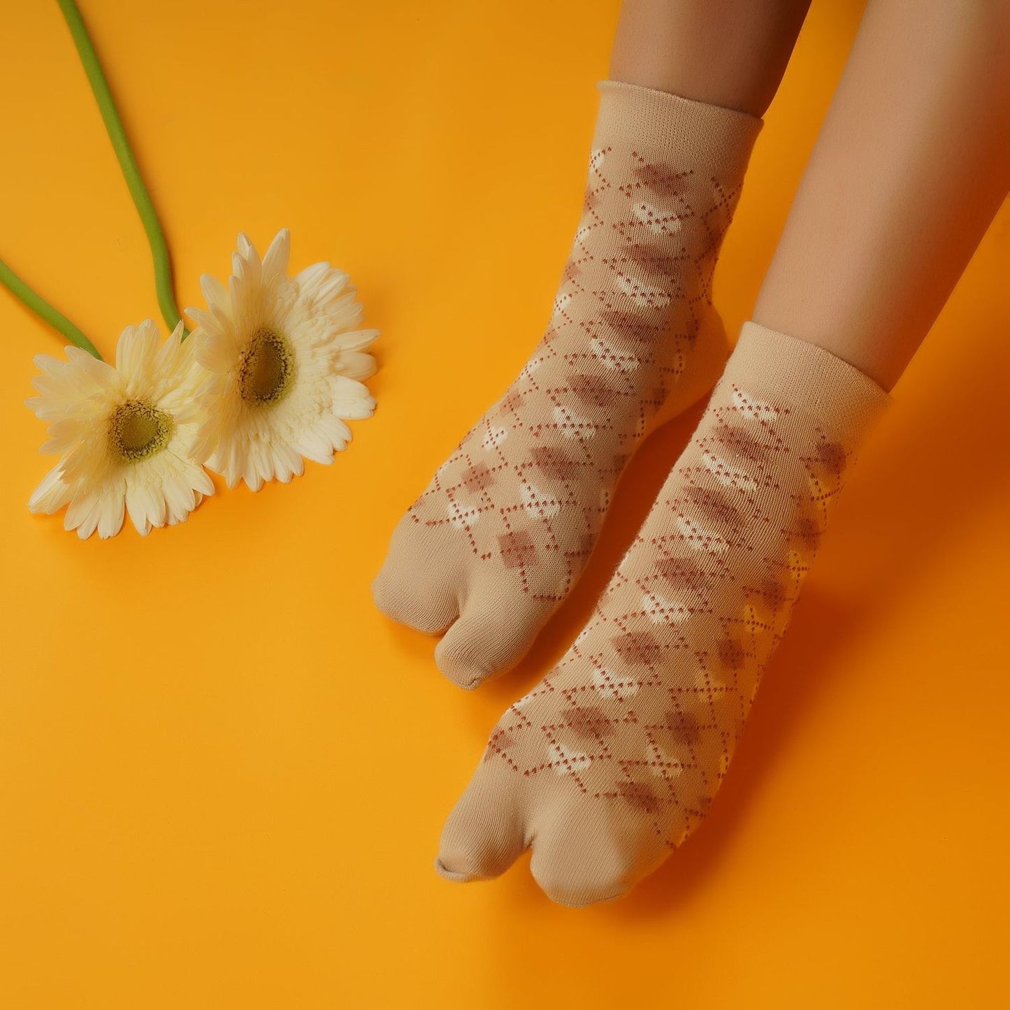 Ankle Thumb Argyle Socks (Skin)