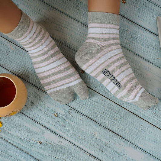 Striped Ankle Thumb Socks (Grey)