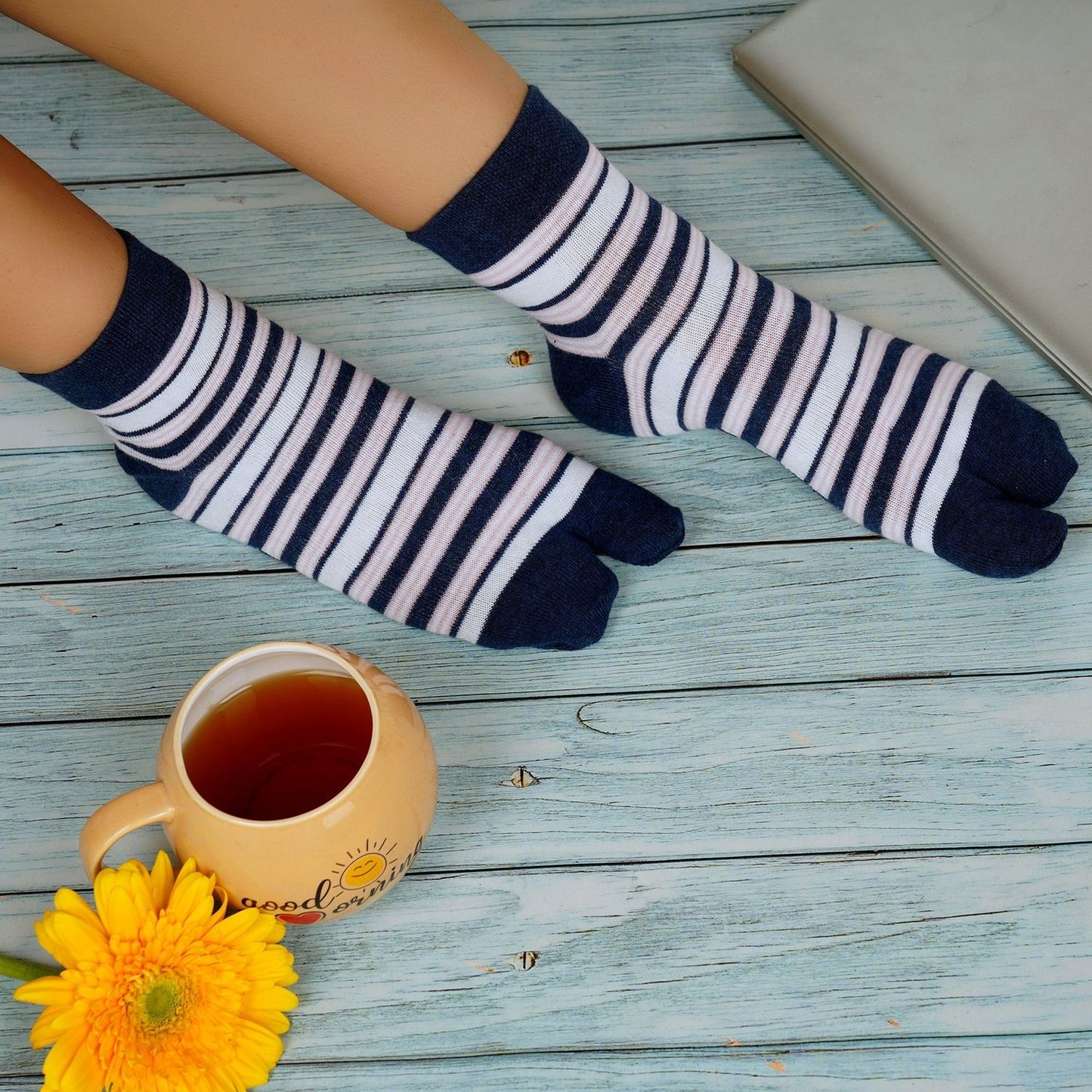 Striped Ankle Thumb Socks (Blue)