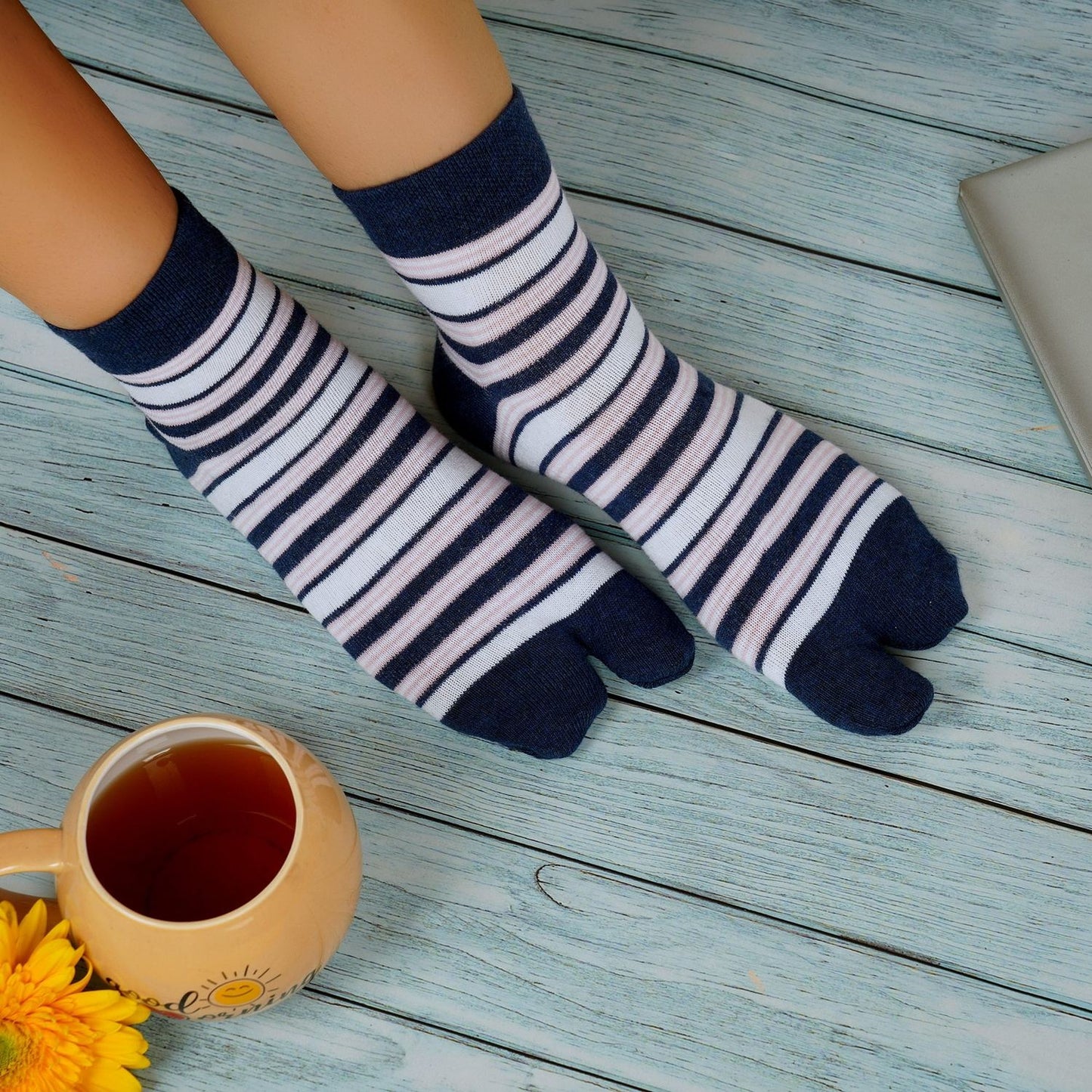 Ankle Thumb Striped Socks (Blue)