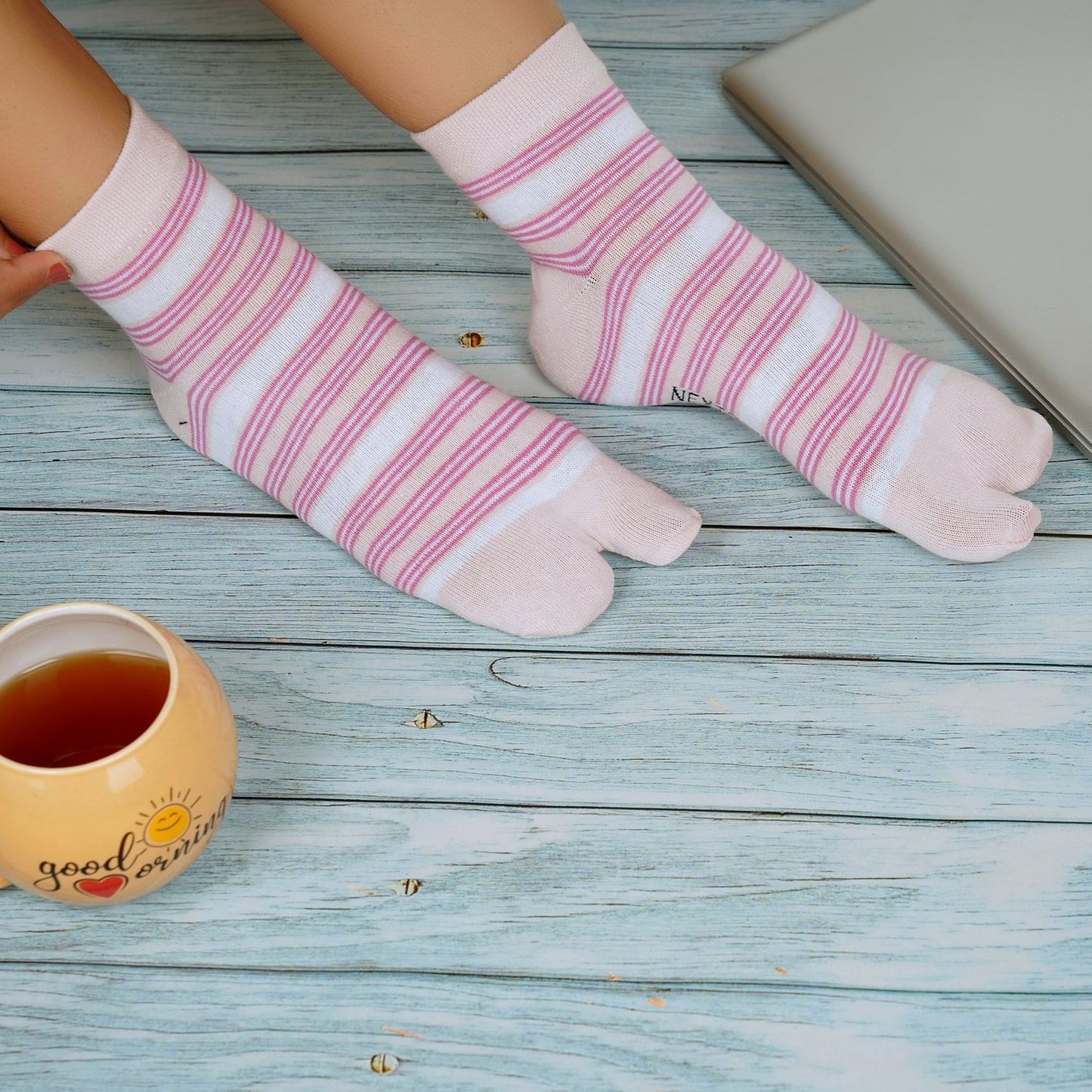 Striped Ankle Thumb Socks (Pink)