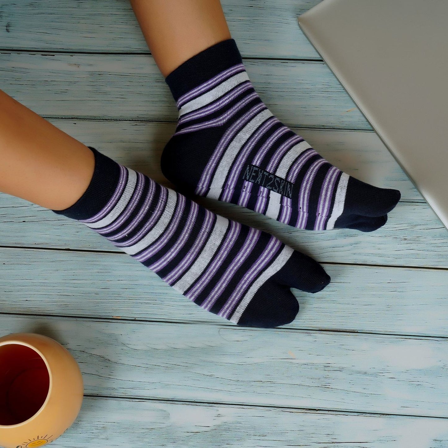 Ankle Thumb Striped Socks (Charcoal Grey)