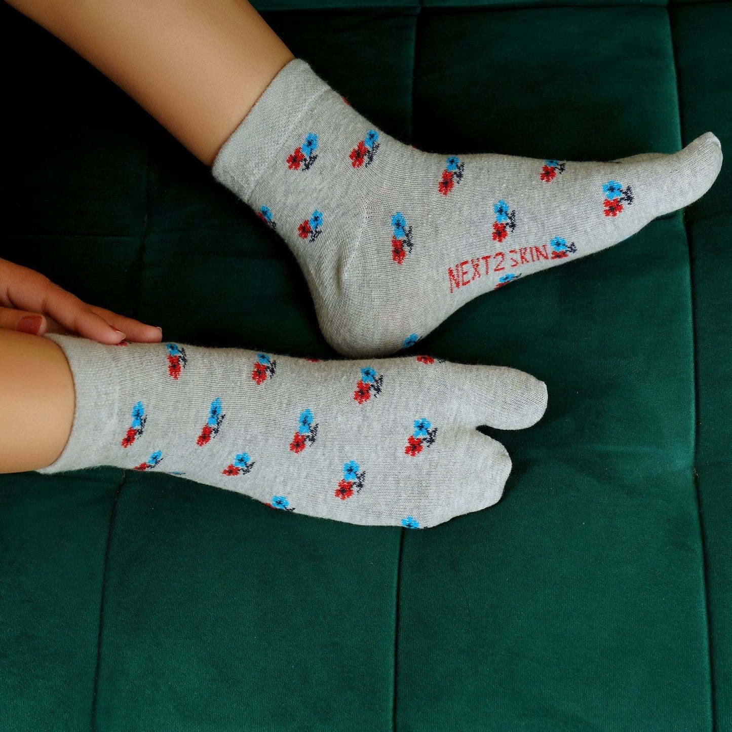 Ankle Thumb Floral Cotton Socks (Grey)