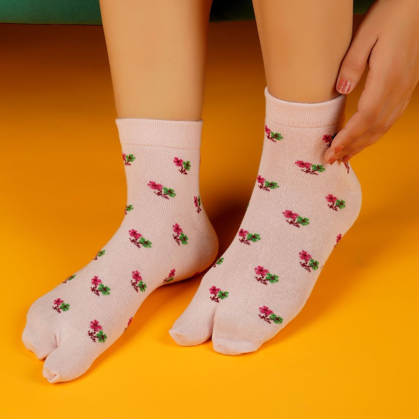 Floral Ankle Thumb Socks (Pink)