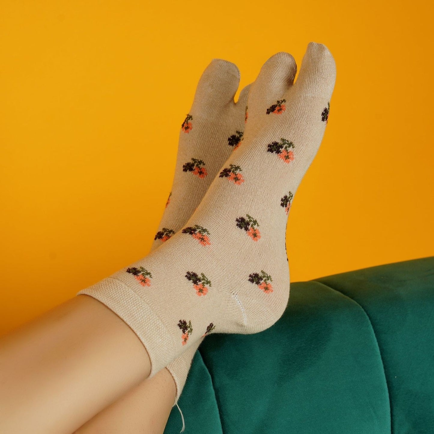 Ankle Thumb Floral Socks (Skin)