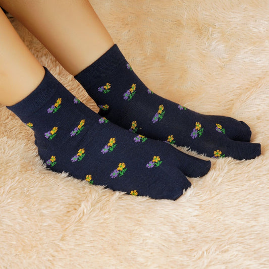 Ankle Thumb Floral Socks (Navy Blue)