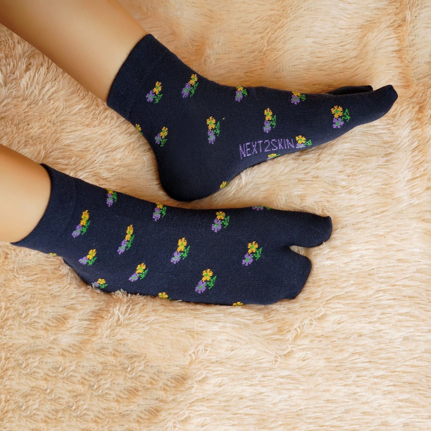 Floral Ankle Thumb Socks (Navy Blue)