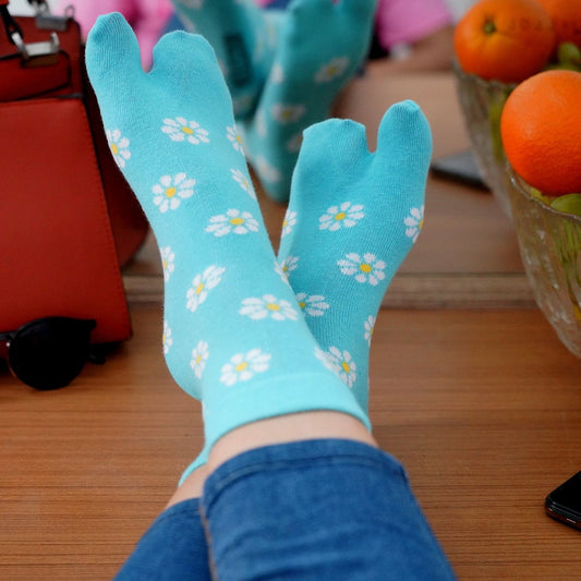 Ankle Thumb Flower Socks (Light Blue)
