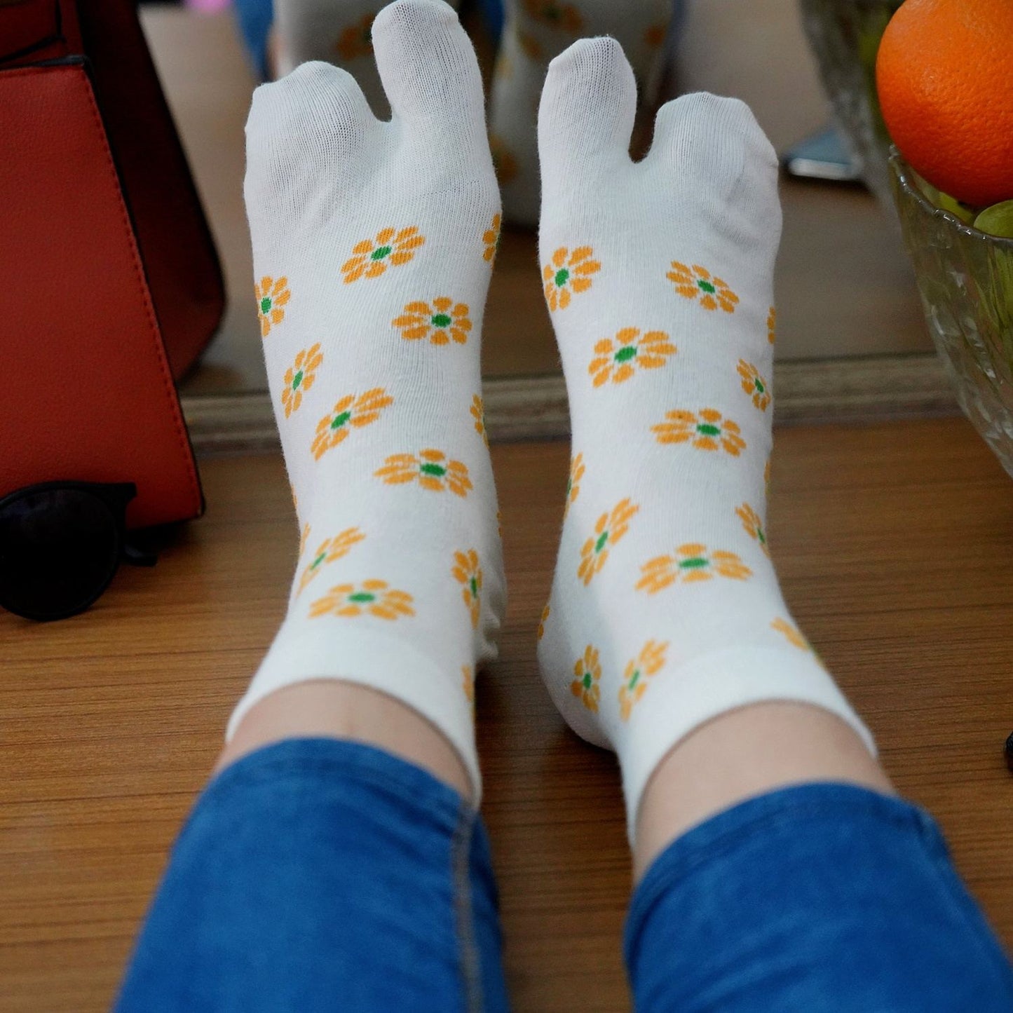 Flower Ankle Thumb Socks (Cream)