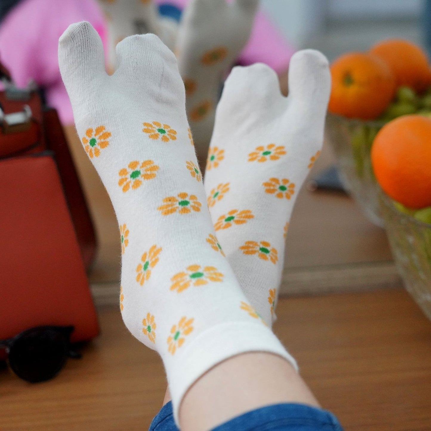 Flower Ankle Thumb Socks (Cream)