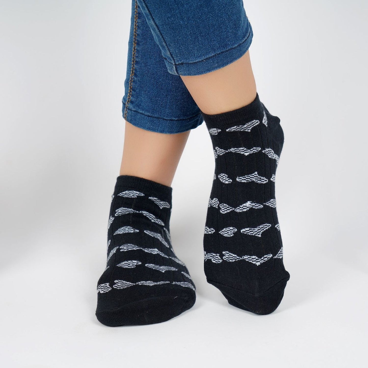 Heart Pattern Sneaker Socks (Black)