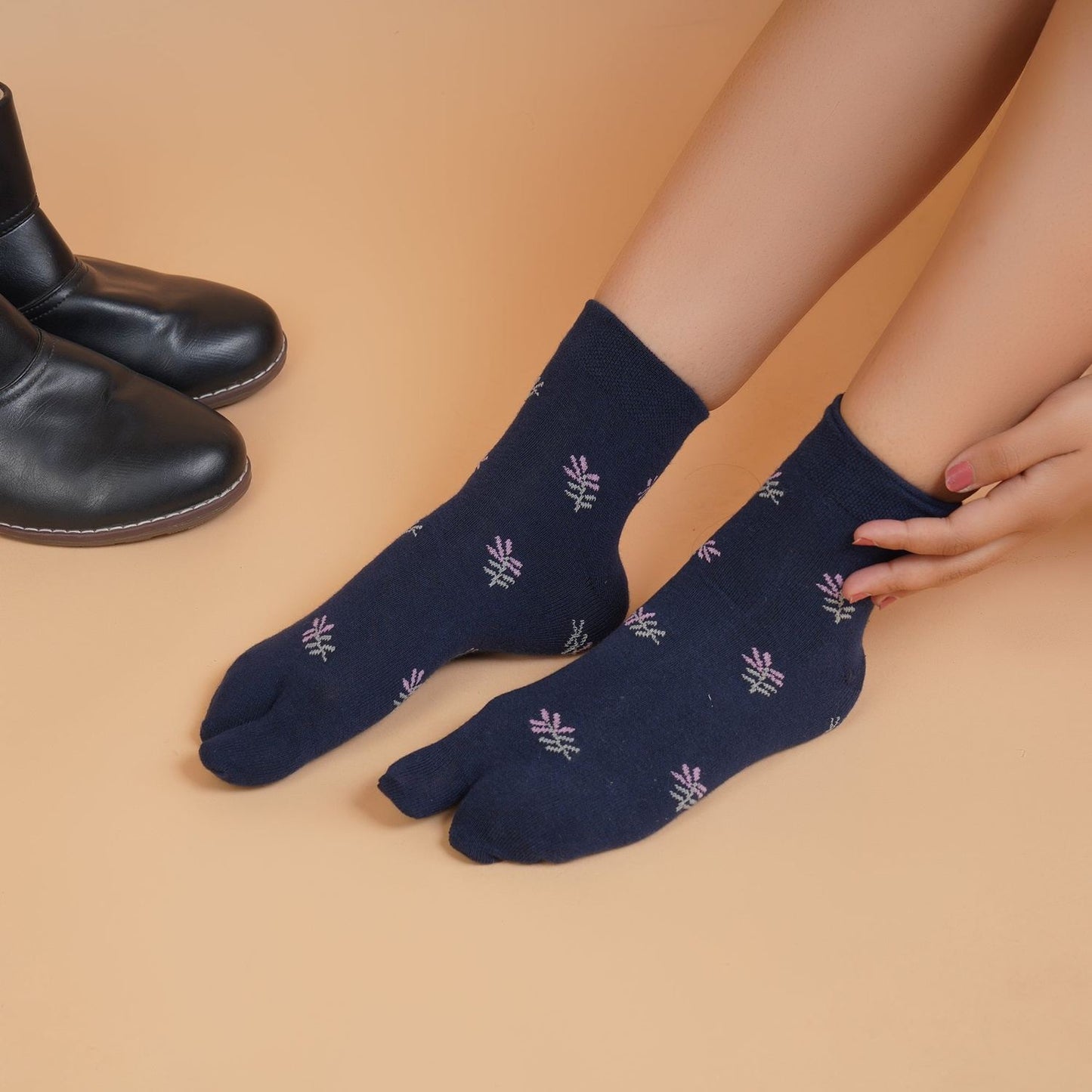 Leaf Pattern Ankle Thumb Socks (Navy Blue)