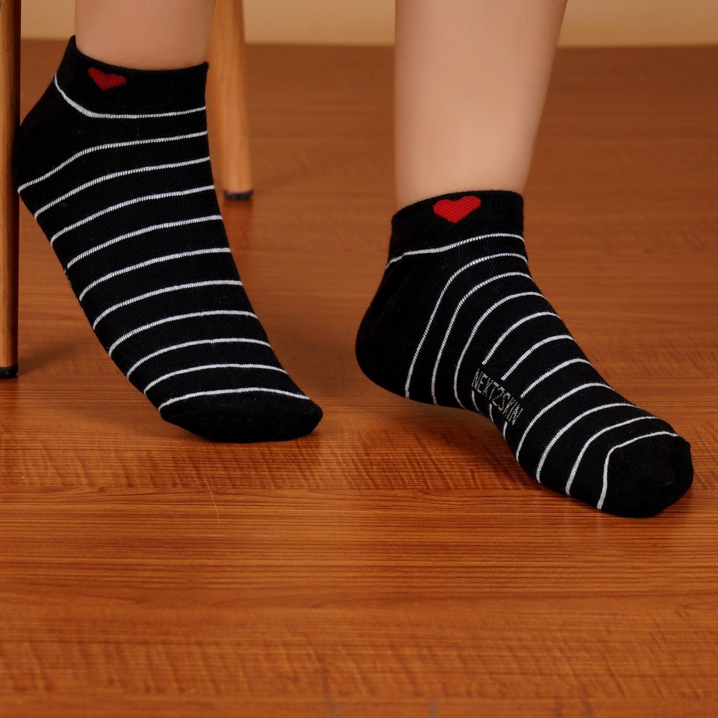 Low Ankle Striped Pattern Socks (Black)